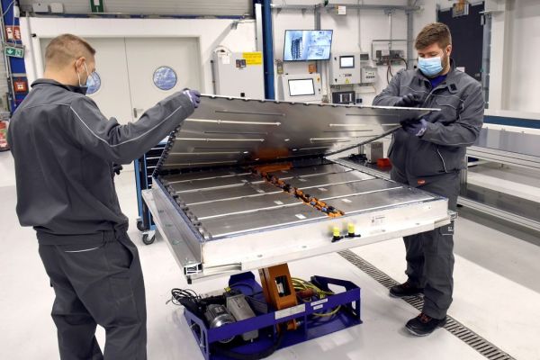 Wiederverwertung der Auto-Akkus bei VW - Recycling von Hochvolt-Fahrzeugbatterien