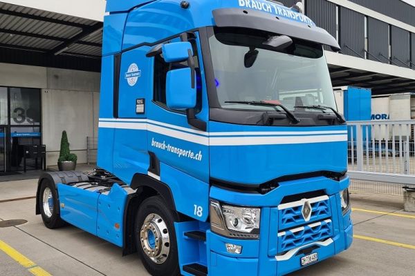 Ein T430 T4x2 von Renault Trucks für die Brauch Transport AG in Fehraltorf
