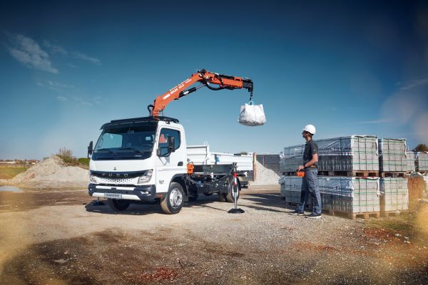 FUSO präsentiert den Next Generation eCanter mit Abrollkipper | Baubranche bauma 2022